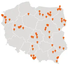 Mapa Polski z zaznaczonymi pomarańczowymi grzybami w różnych regionach.