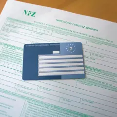 Wniosek o wydanie Europejskiej Karty Ubezpieczenia Zdrowotnego (EKUZ) z NFZ. Karta EKUZ od ręki to klucz do ochrony zdrowia za granicą.