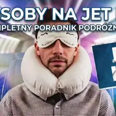 Mężczyzna w masce na oczy i poduszce podróżnej, gotowy na walkę z jet lagiem. Poradnik podróżnika.