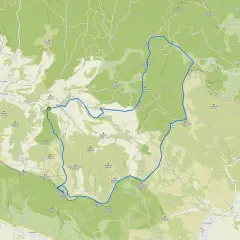 Szczawnica góry: mapa szlaków turystycznych z zaznaczonymi szczytami i schroniskami, idealna do planowania wędrówek po malowniczych terenach.