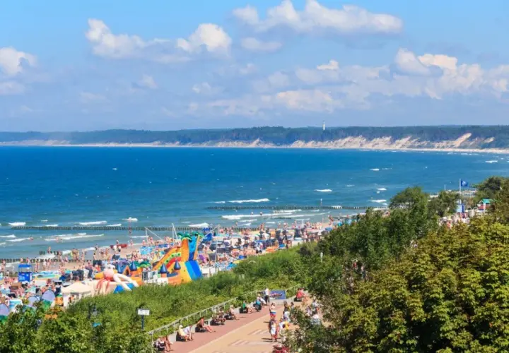 Tani urlop nad Bałtykiem? Sprawdzone sposoby na oszczędne wakacje