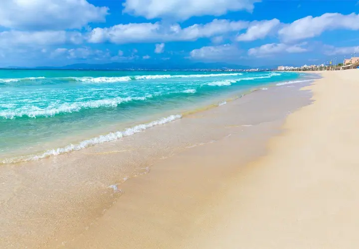 Majorka: morze czy ocean? Poznaj wody i plaże Balearów