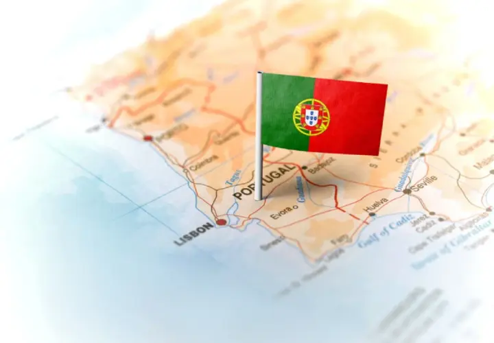 Flaga Portugalii na mapie, wskazująca Lizbonę. "Olá" - pozdrowienie po portugalsku.