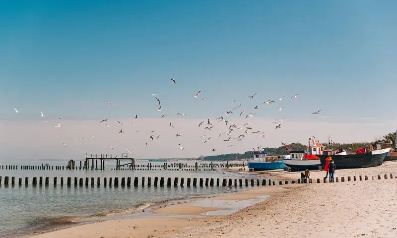 Mielno: Co zwiedzać? Od plaży po jezioro atrakcje dla każdego!