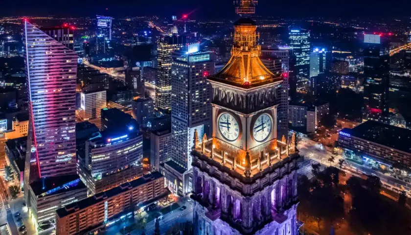 Warszawa: Kompleksowy przewodnik po atrakcjach i praktyczne wskazówki