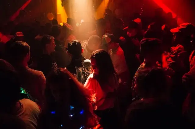 Kołobrzeg: Gdzie tańczyć? Kluby, dancingi, beach party wybierz noc!
