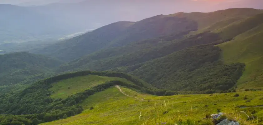 Tarnica nocleg: Jak wybrać idealną bazę wypadową w Bieszczadach?