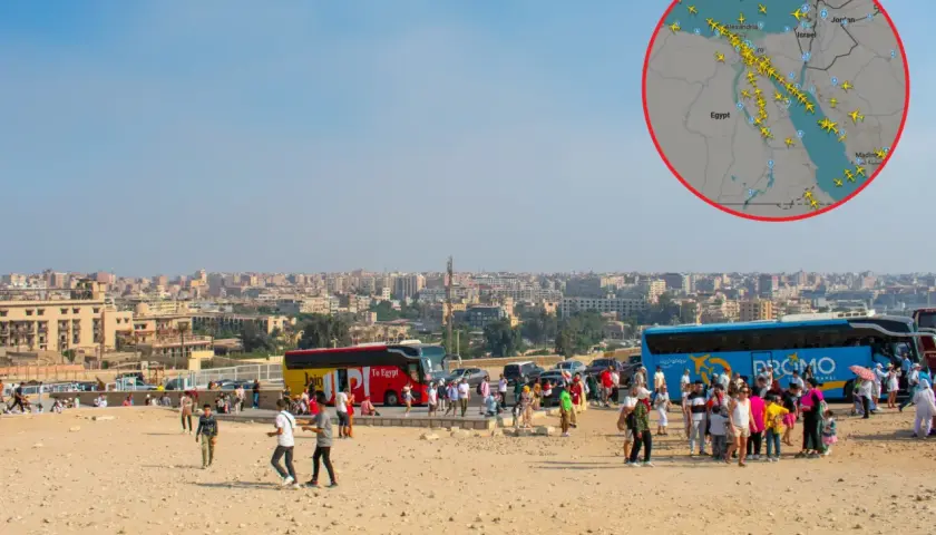 Turyści zwiedzają Egipt, a mapa lotów nad regionem sugeruje, że czy Egipt jest bezpieczny po ataku na Iran, nie wpływa na ruch lotniczy.