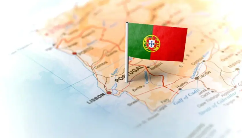 Flaga Portugalii na mapie, wskazująca Lizbonę. "Olá" - pozdrowienie po portugalsku.