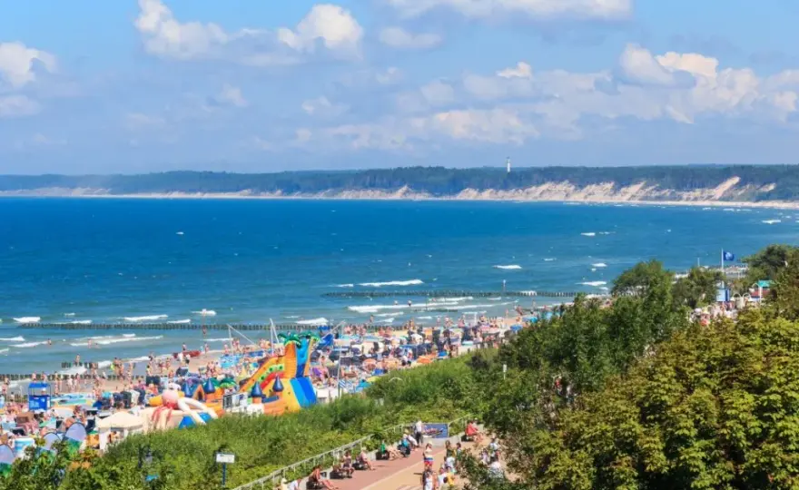 Tani urlop nad Bałtykiem? Sprawdzone sposoby na oszczędne wakacje
