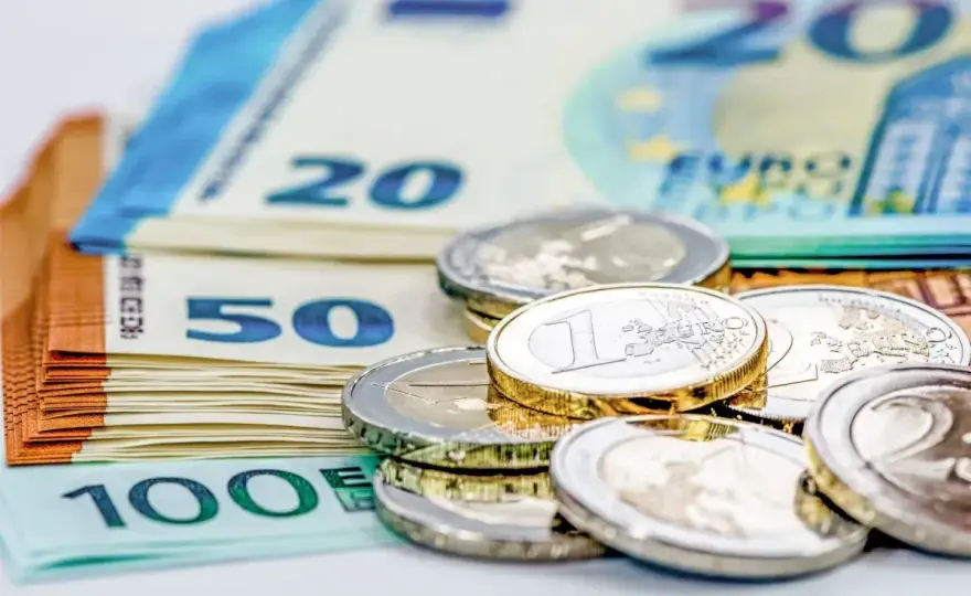Ile euro przez granicę? Limit 10 000 euro - jak zgłosić?