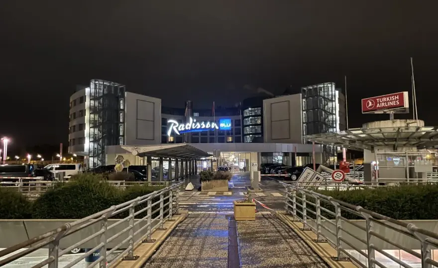 Radisson Blu Hamburg Airport - Nocleg przy terminalu ma sens?