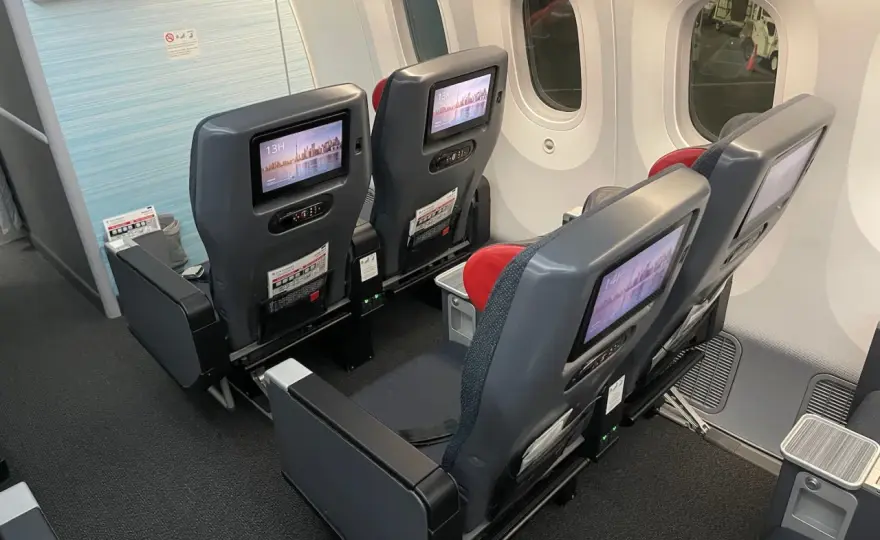 LOT Dreamliner - Ekonomia, bagaż, formalności. Lecisz?