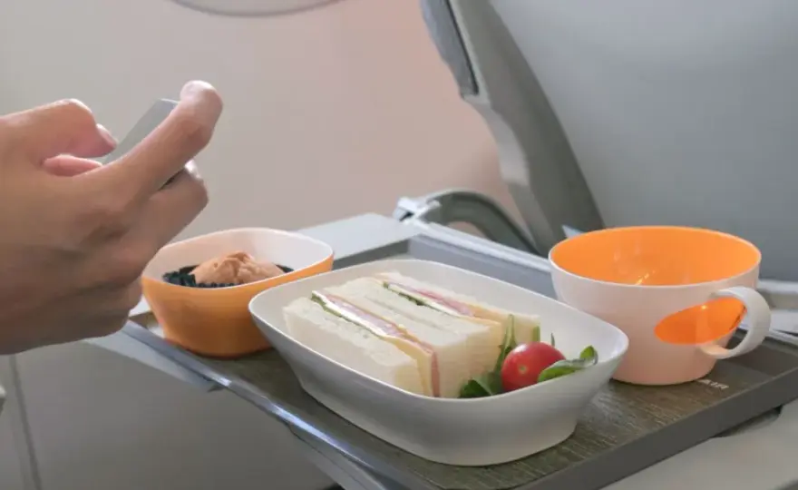 Jedzenie do samolotu Ryanair - co można zabrać?