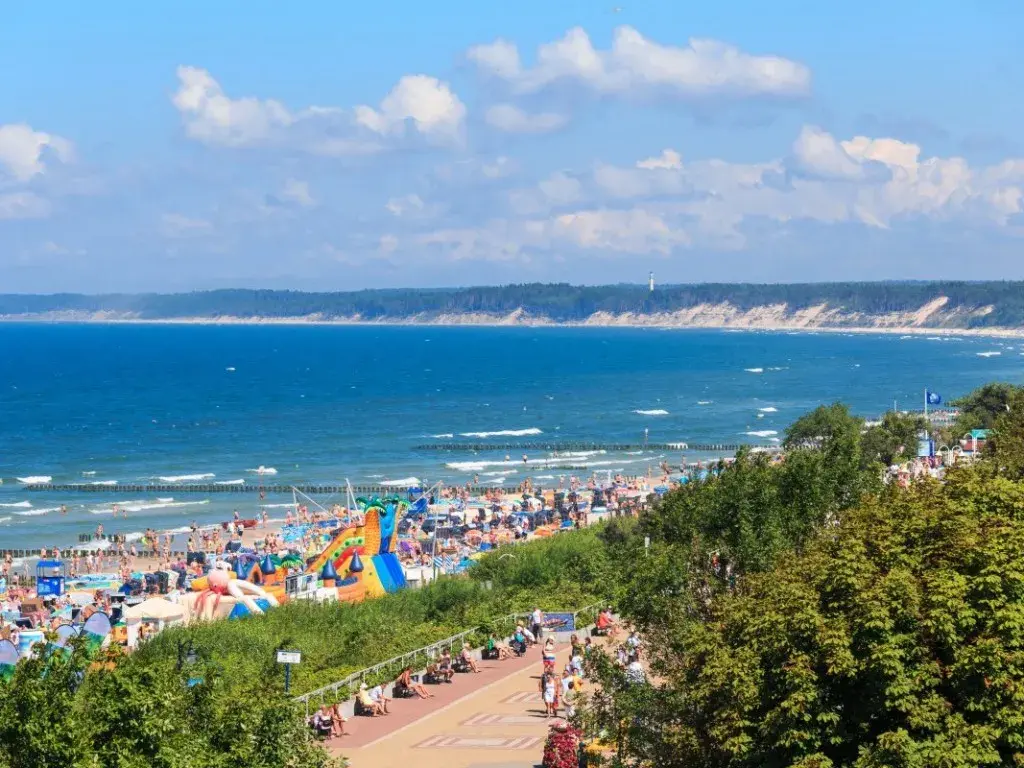 Tani urlop nad Bałtykiem? Sprawdzone sposoby na oszczędne wakacje