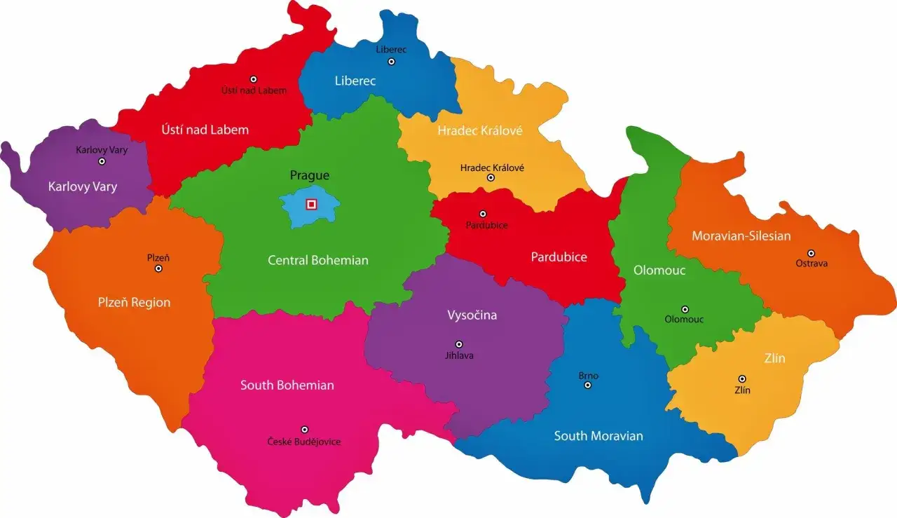 Mapa Czech z zaznaczonymi regionami turystycznymi i Pragą