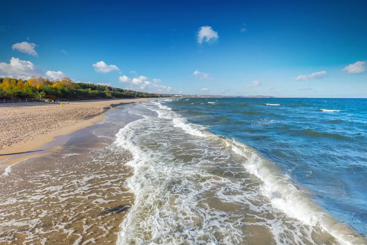 plaże Kołobrzeg vs Międzyzdroje porównanie