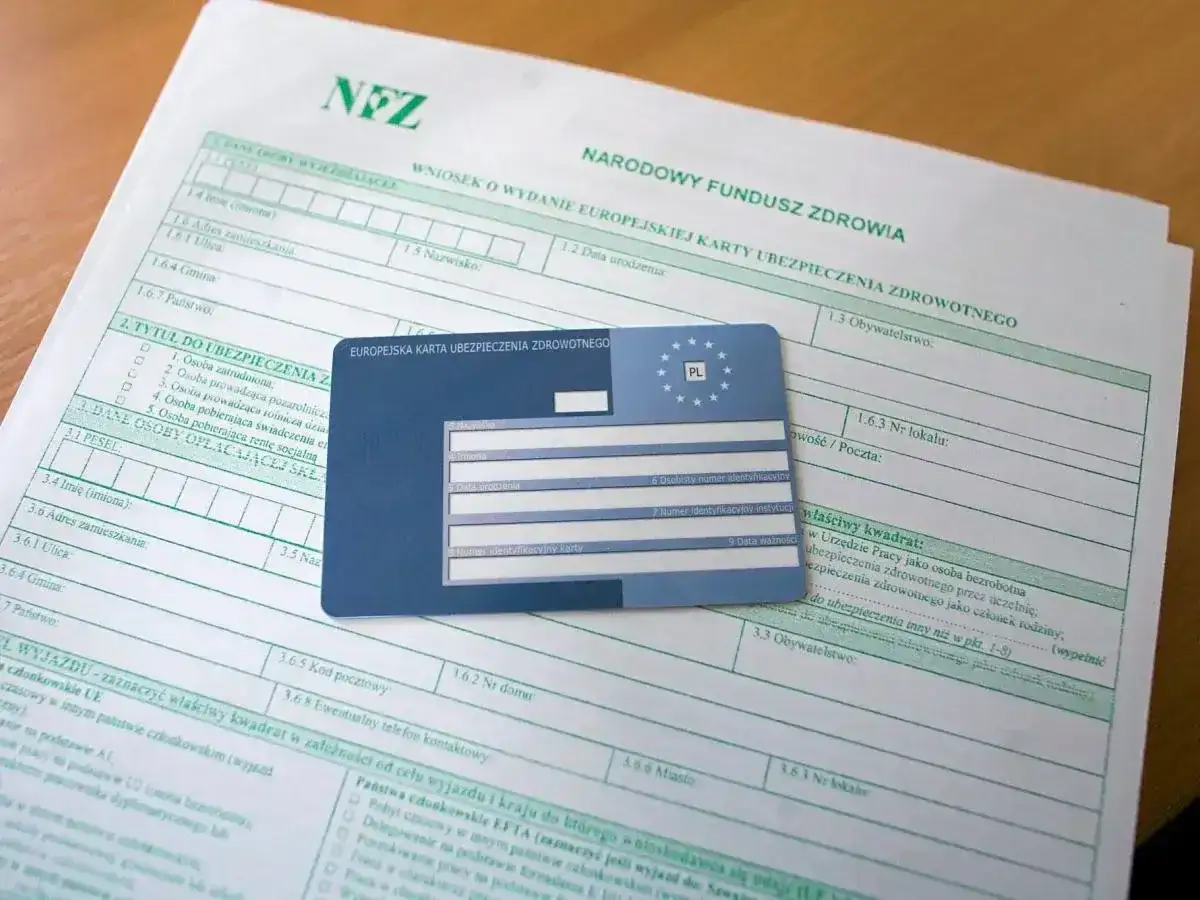 Europejska Karta Ubezpieczenia Zdrowotnego (EKUZ) leży na wniosku o jej wydanie. EKUZ od ręki to marzenie wielu podróżujących.