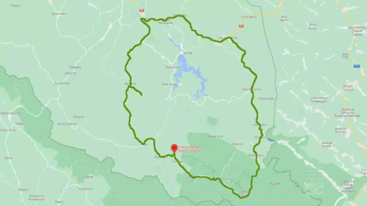 Mapa z zaznaczoną trasą Wielka Pętla Bieszczadzka, prowadzącą przez malownicze tereny i wsie.