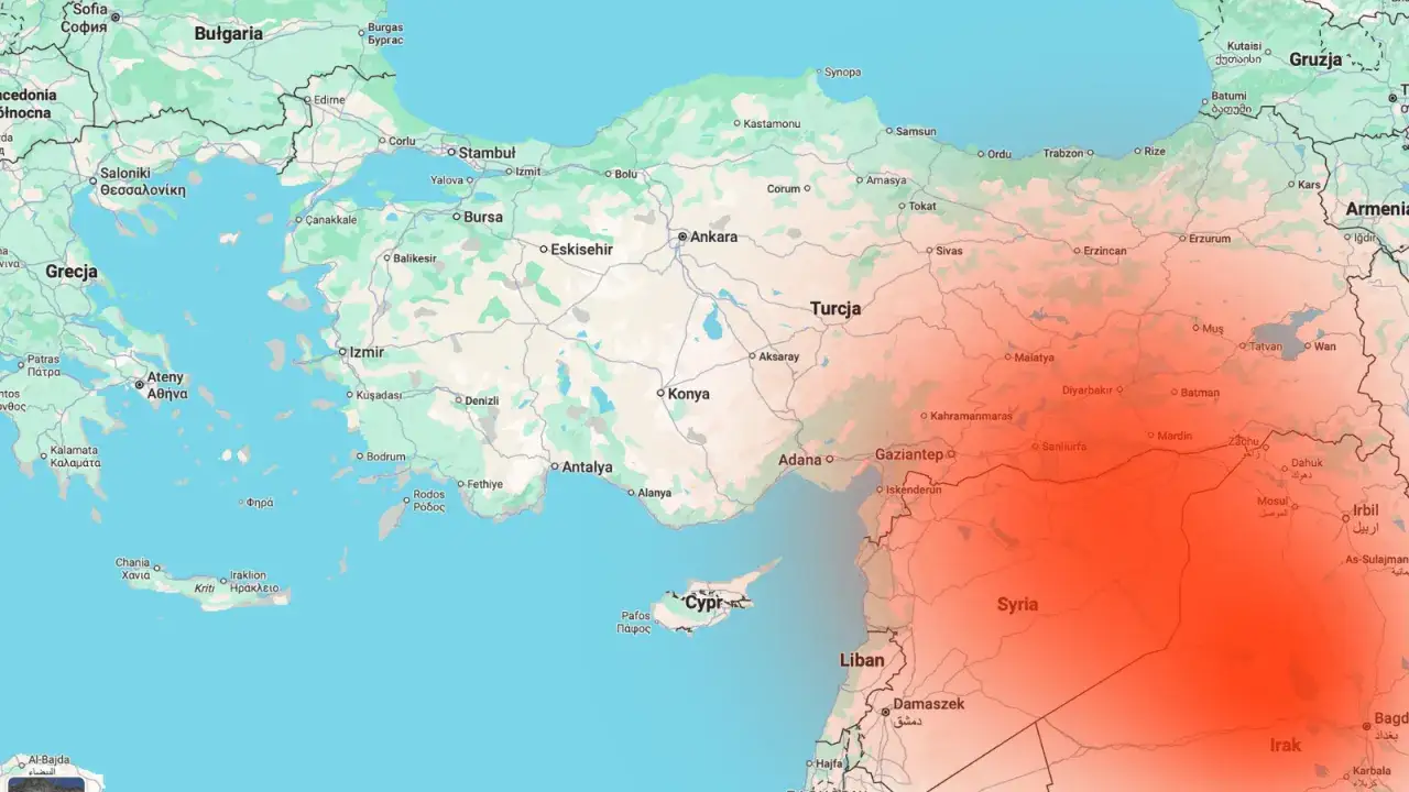 Mapa pokazuje obszar dotknięty trzęsieniem ziemi w Turcji, z czerwonymi strefami wskazującymi intensywność wstrząsów obejmujących Syrię i Irak.