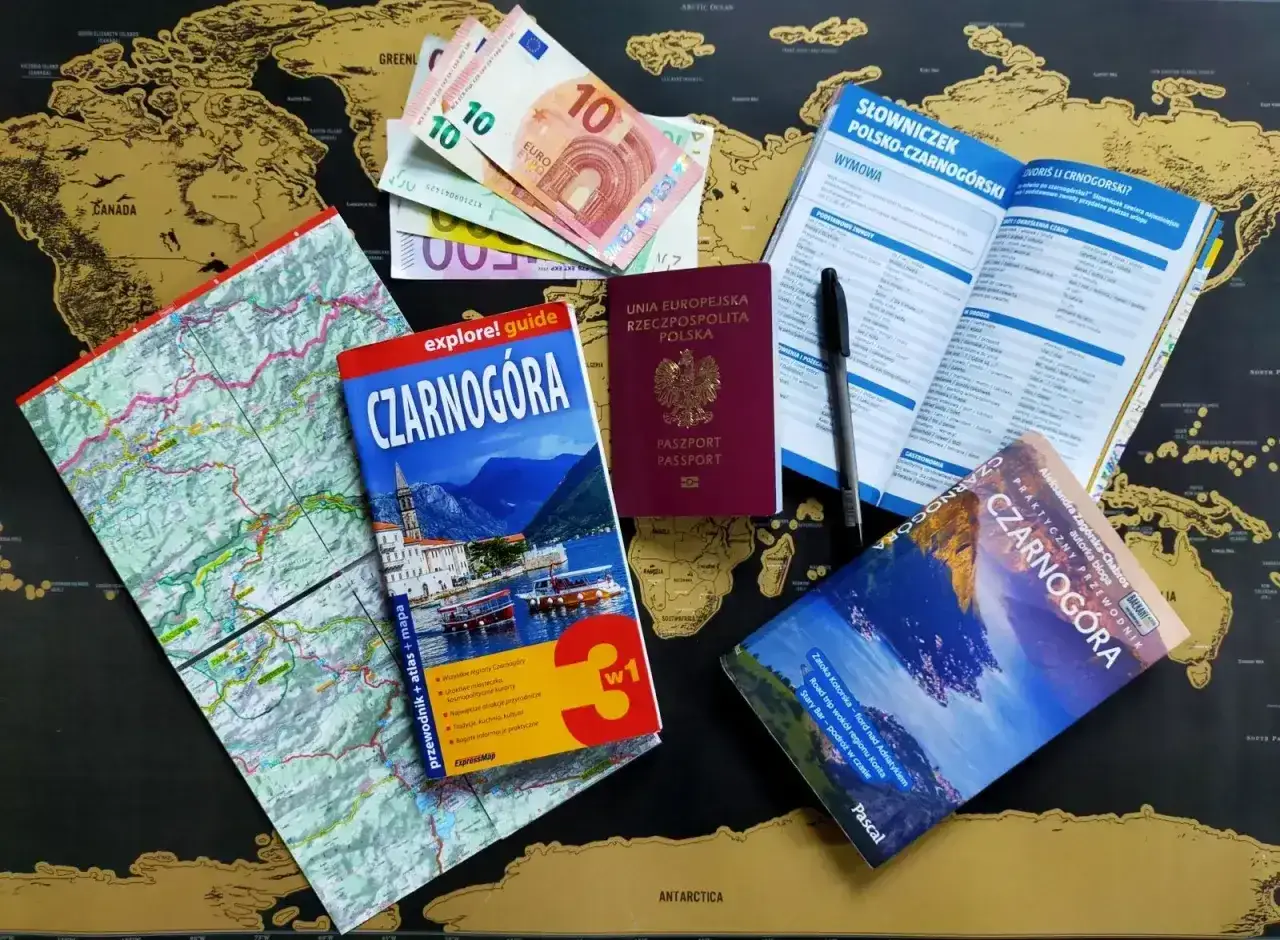 Pasport i przewodnik po Czarnogórze, pieniądze i mapa - wszystko gotowe na podróż. Czy czarnogóra paszport czy dowód wystarczy?